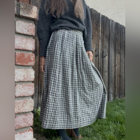 Vintage Gray and Ivory Plaid Flannel Women's Skirt - Picture 6 of 13